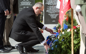 Památník obětí světových válek - primátor Plzně Martin Zrzavecký.