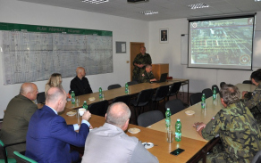 V popředí při prezentaci velitel útvaru v Klatovech podplukovník Pavel Vyorálek.