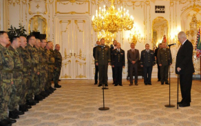 Velitelé rot na Pražském hradě.