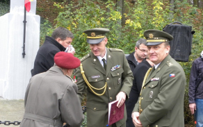 Příslušníci KVV Plzeň pplk. Slavomír Tomčák a kpt. Jiří Štětina.