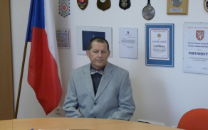 Vrchní referent-rada Ing. Anton Krumpál.
