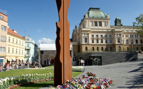 Památník gen. George S. Pattona po ukončení pietního aktu.