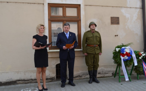 Pamětní deska nadporučíku J. Strankmüllerovi.