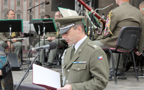 Rozkaz ředitele k udělení medailí KVV přečetl praporčík Jaroslav Tlsták.