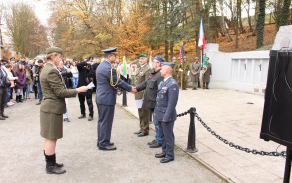 Dalším z oceněných byl příslušník Československé obce legionářské(ČSOL) nadporučík v záloze Miroslav Hus.