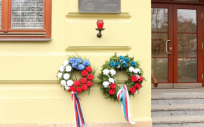 Pietní místo na památku popravených důstojníků.