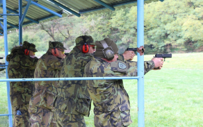 Střelba na pevný cíl z pistole CZ 75 Phantom.