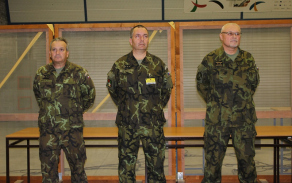 Organizační a řídící štáb soutěže, zprava generálmajor Jaromír Alan, plukovník Milan Sklenář a plukovník Marián Margai. 
