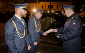 Medaili KVV převzali i příslušníci AČR kapitán Pavel Špička a nadporučík Lukáš Makovec. 