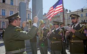 O doprovod se postarala Vojenská hudba z posádky Olomouc.