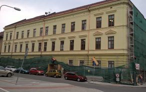 Nová "tvář" budovy KVV Plzeň v Radobyčické ulici ke dni 13.4. 2017.
